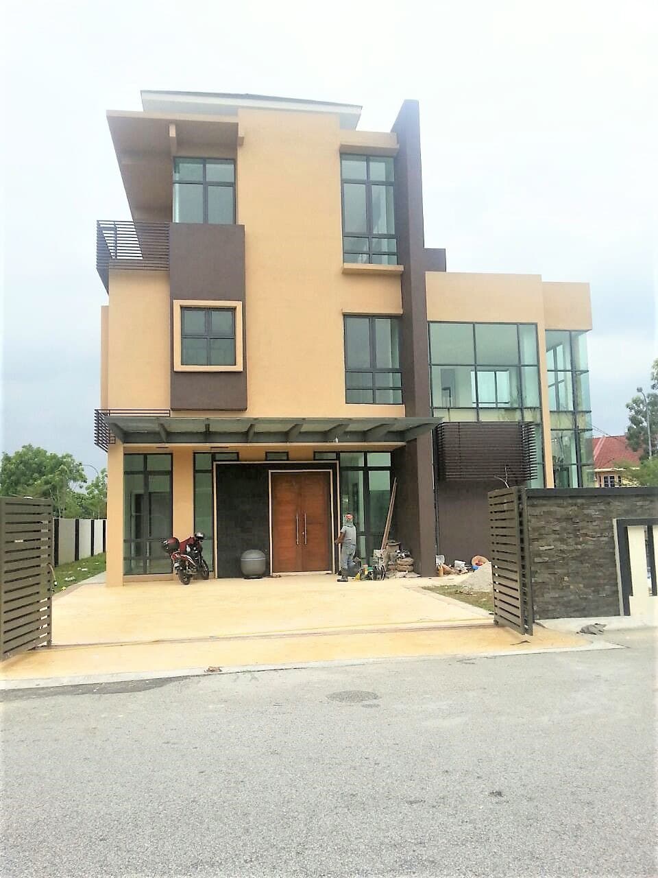 Bungalow Kristal Court Seksyen 7 - photo 2