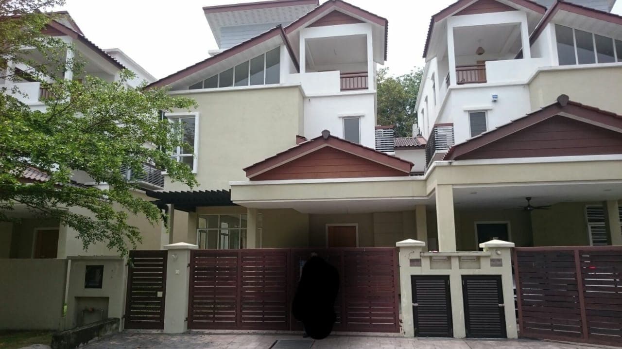 Non bumi lot Casa Villa 3 storey Semi-D  Seksyen 4