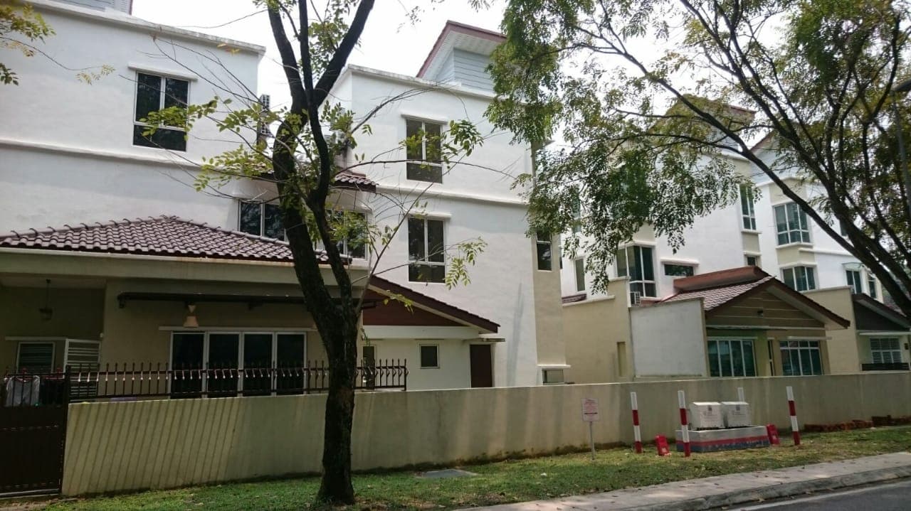 Non bumi lot Casa Villa 3 storey Semi-D  Seksyen 4 - photo 2