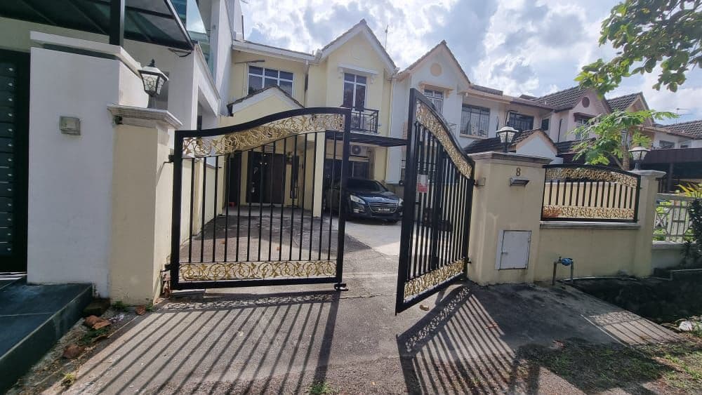 DOUBLE STOREY LINK HOUSE TAMAN SUBANG INDAH