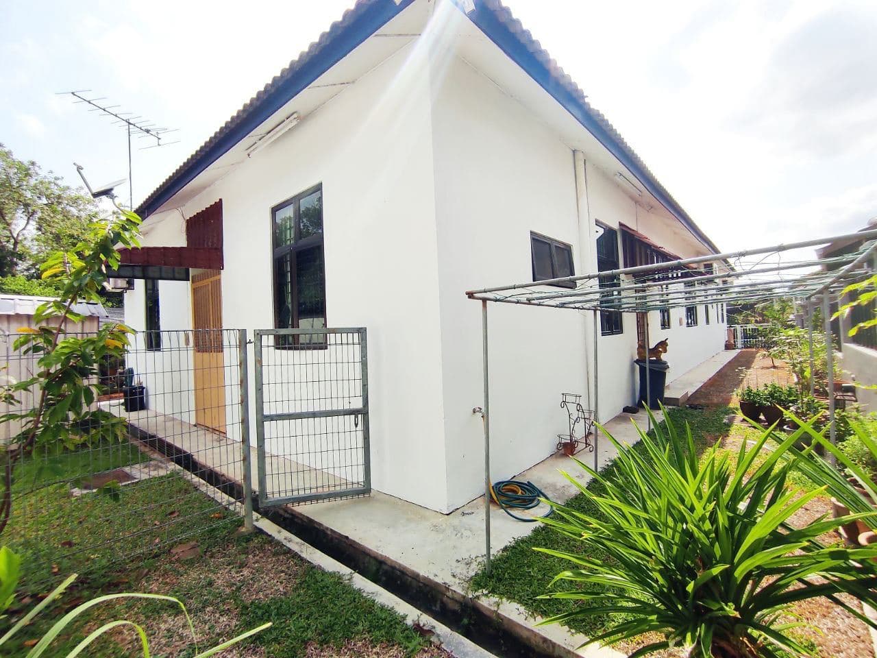 SINGLE STOREY BUNGALOW CORNER UNIT NEAR PUTRAJAYA - photo 2