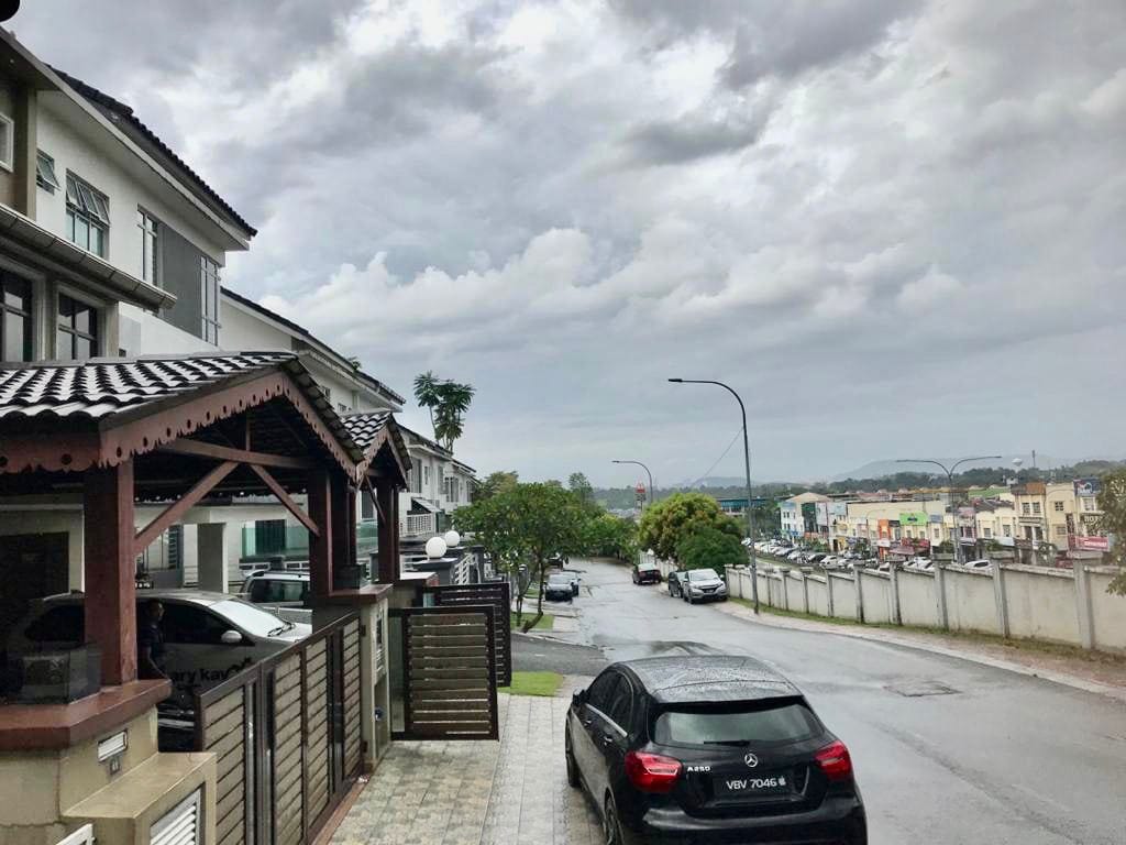 Below MV 2 And Half Sty SemiD Saujana Villa Kajang - photo 8