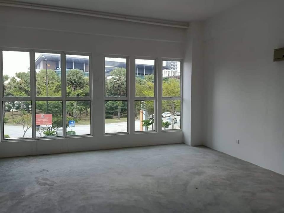 Brand New Completed Shop Office to Sale Glommac - photo 2