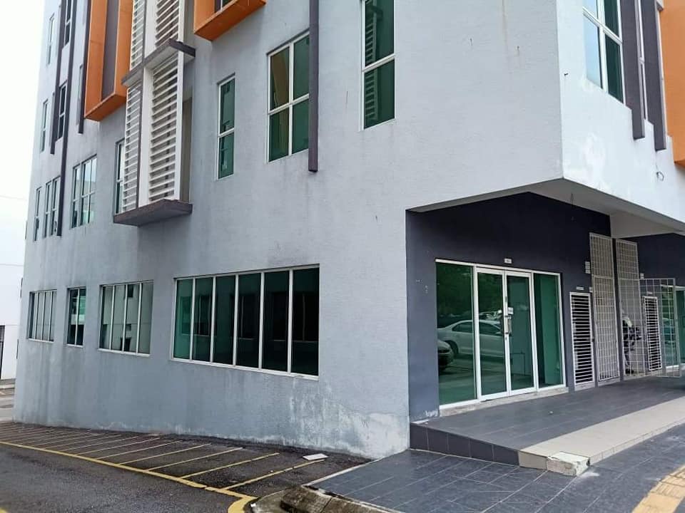 Brand New Completed Shop Office to Sale Glommac - photo 4