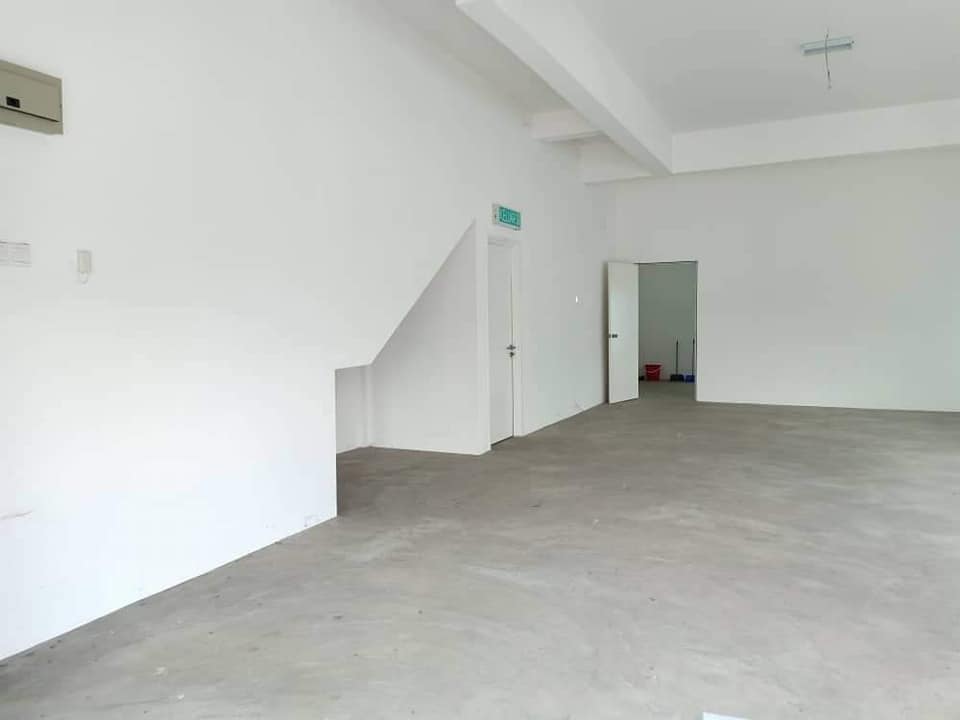 Brand New Completed Shop Office to Sale Glommac - photo 7