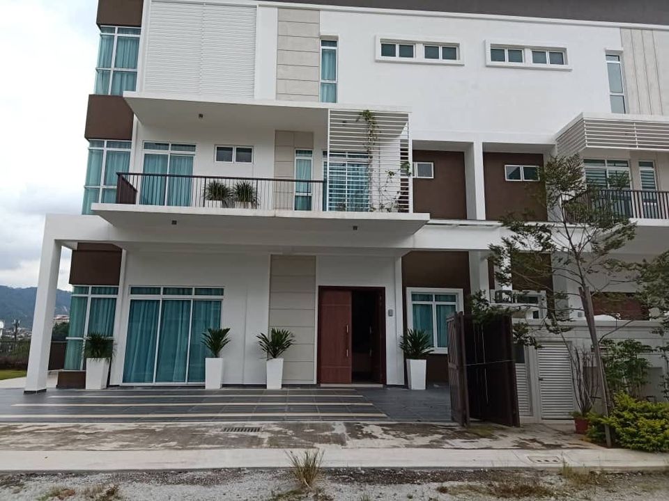 Brand New 3 Storey SemiD Taman Puncak Indah Ampang - photo 2