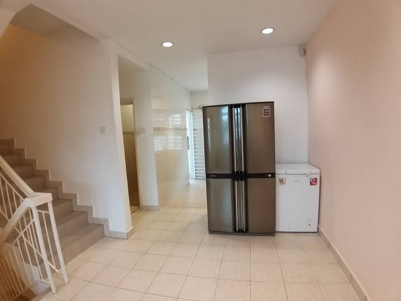 Furnished 2 And Half Sty Terrace Tmn Puncak Jalil - photo 2
