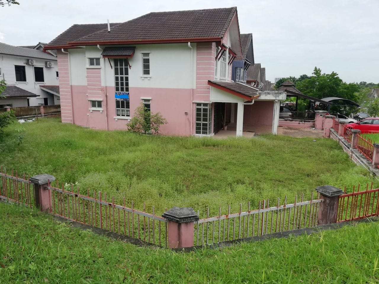 Corner Unit With Spacious Land 2 Sty SemiD Laman 2 - photo 3