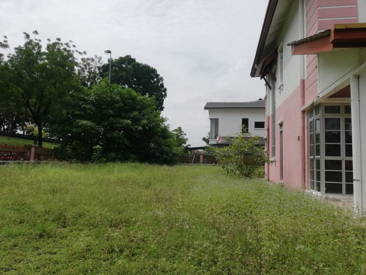 Corner Unit With Spacious Land 2 Sty SemiD Laman 2 - photo 8