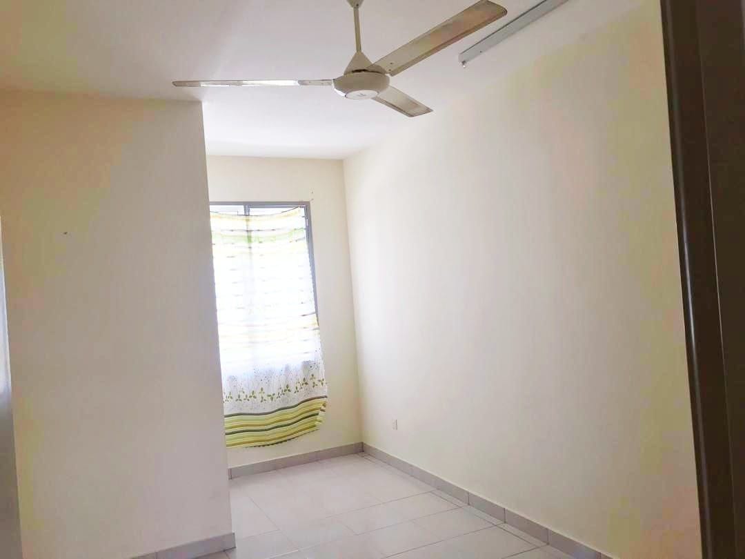 Intermediate Unit 2 Storey Bandar Tasik Kesuma - photo 3