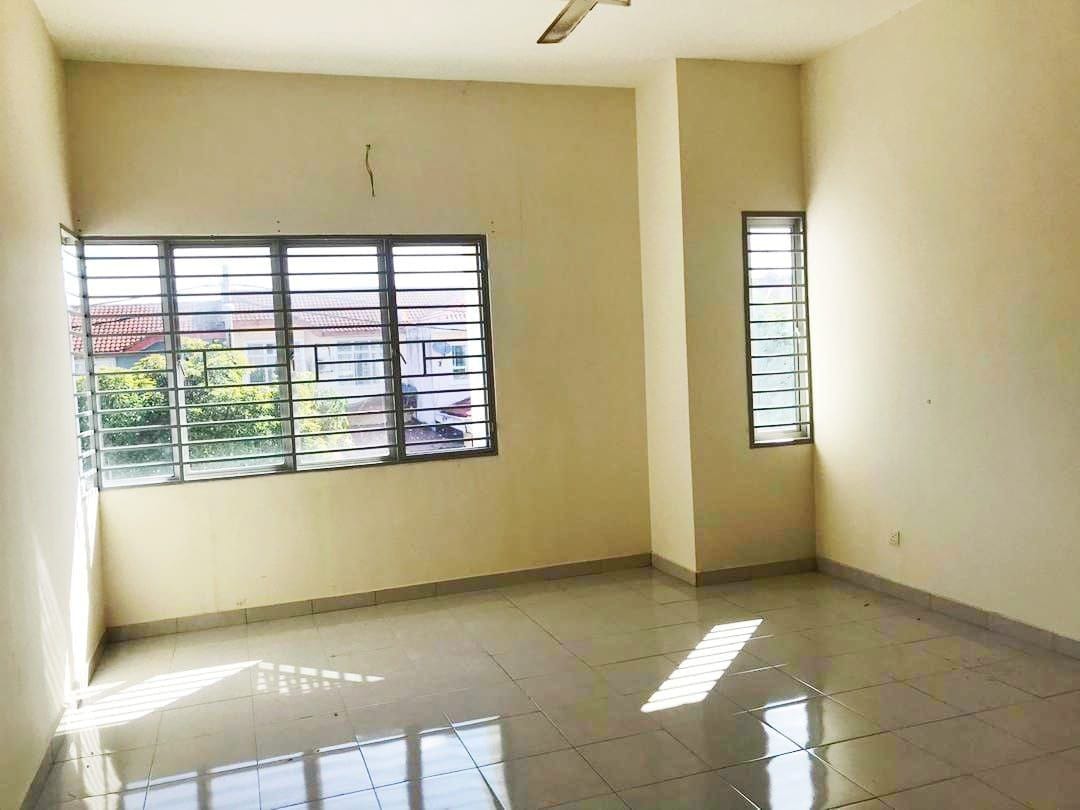 Intermediate Unit 2 Storey Bandar Tasik Kesuma - photo 4