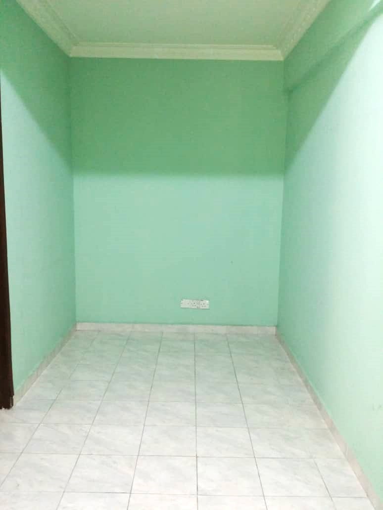 Facing Open l Corner Unit 2 Sty Terrace Seksyen 8 - photo 2