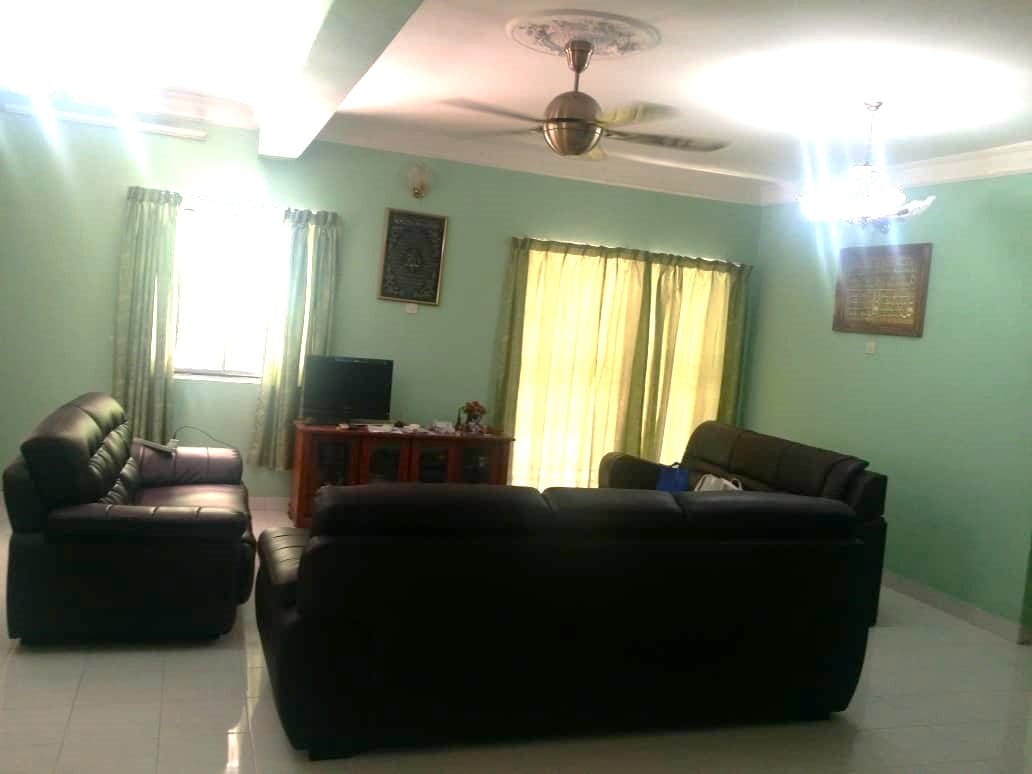 Facing Open l Corner Unit 2 Sty Terrace Seksyen 8 - photo 7