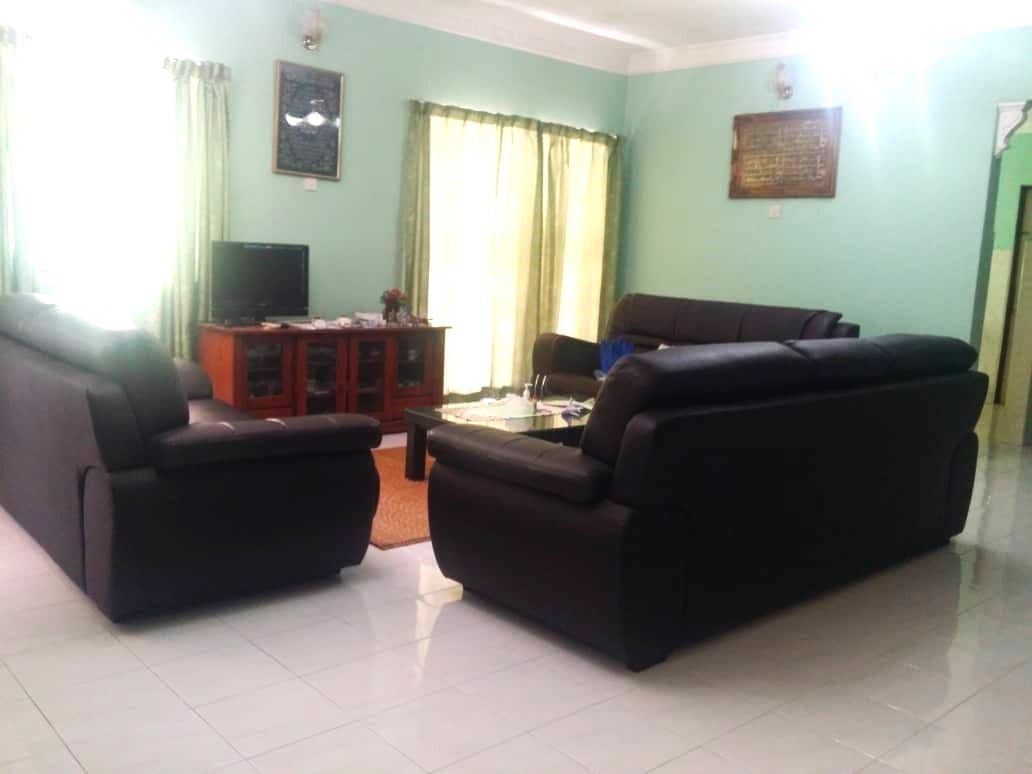 Facing Open l Corner Unit 2 Sty Terrace Seksyen 8 - photo 12