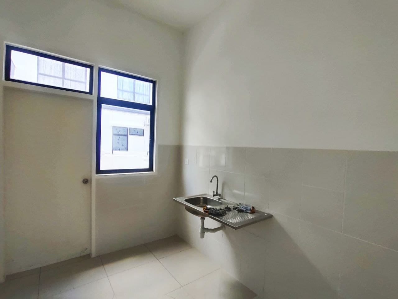Facing Open 2 Storey Terrace Eco Grandeur Graham - photo 3