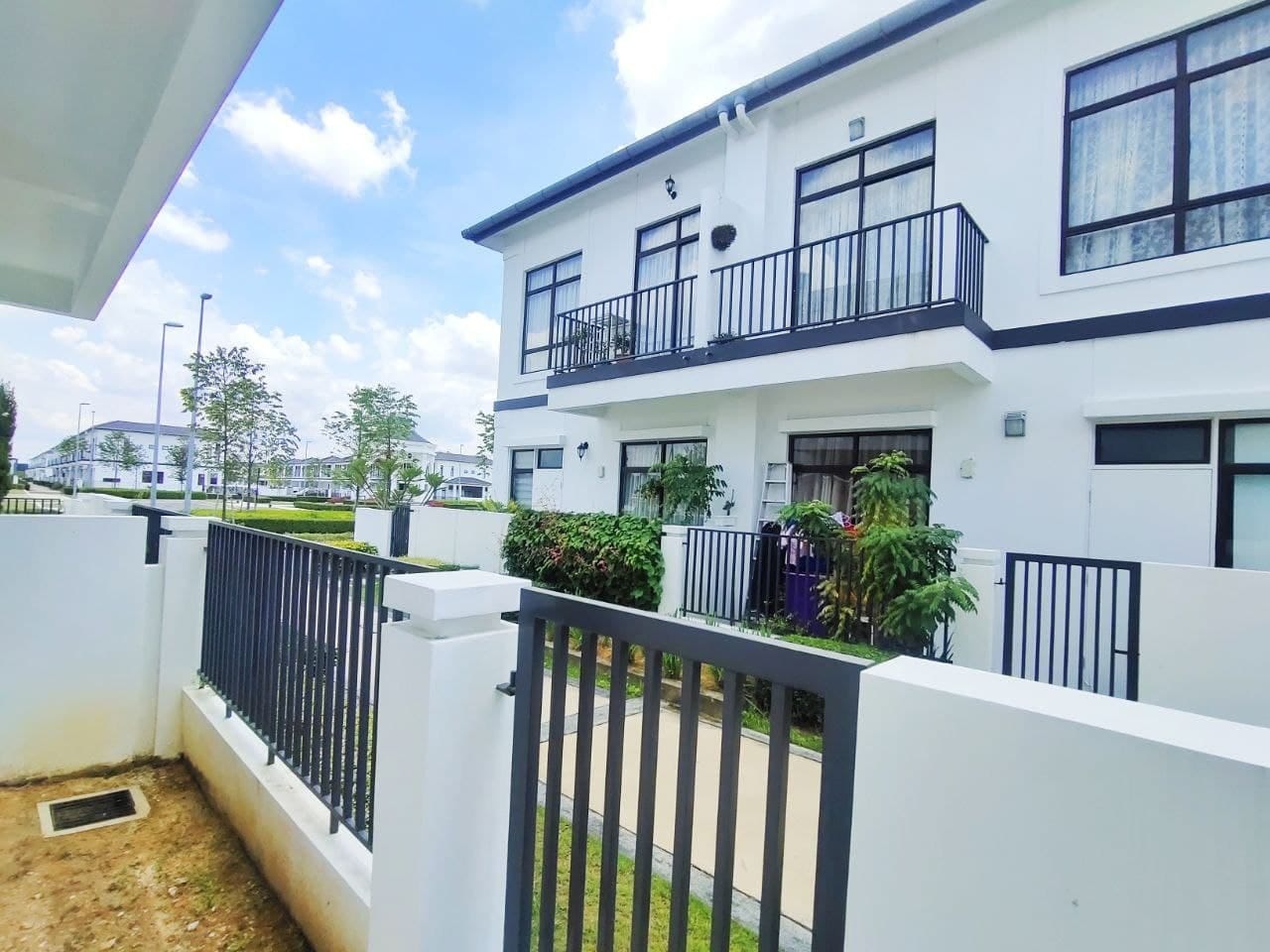 Facing Open 2 Storey Terrace Eco Grandeur Graham - photo 4