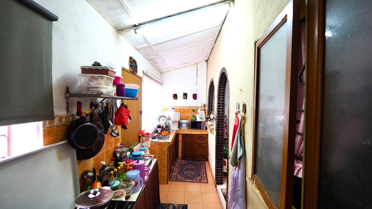 Facing Open Single Sty Terrace Tmn Lingkaran Nur - photo 3