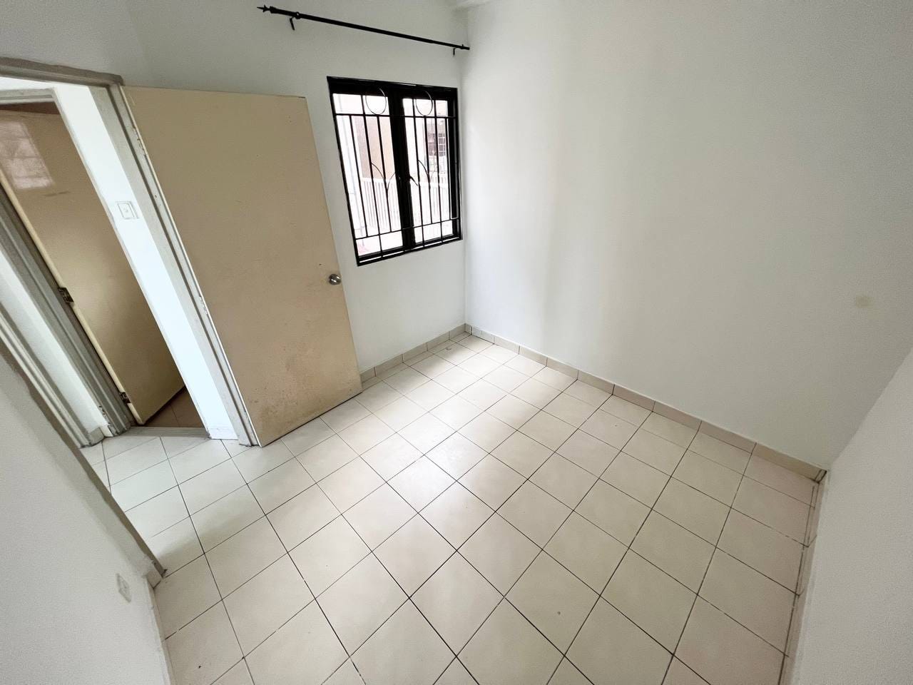 Good Condition Unit Apartment Komuter Raya - photo 2