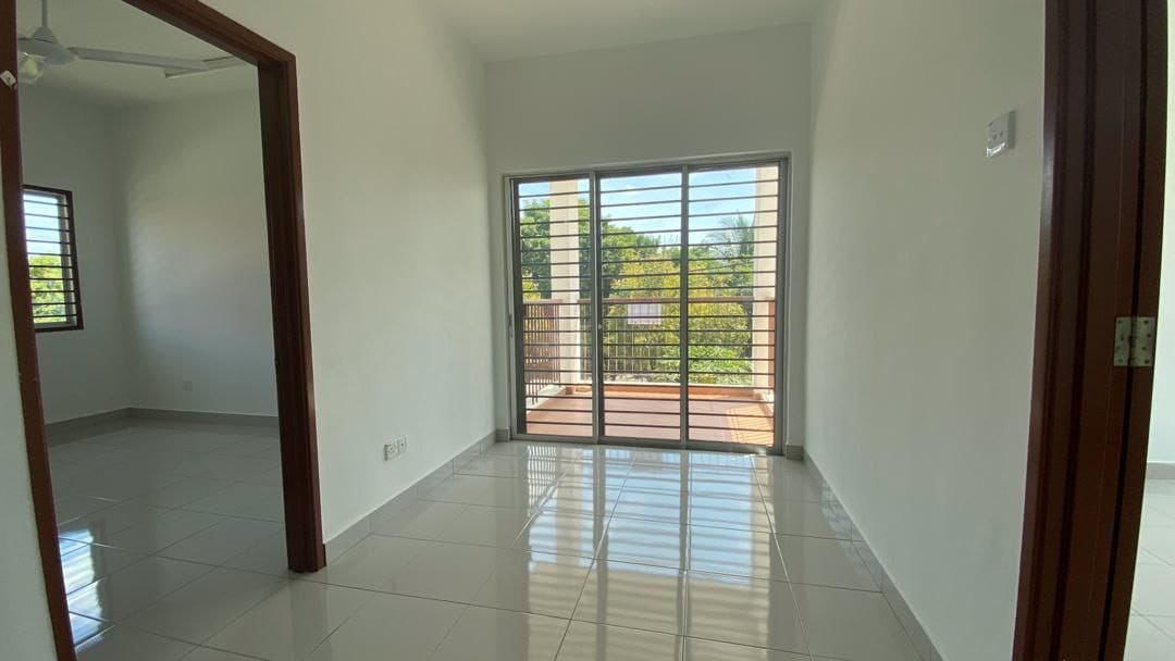 Corner Unit 2 Storey Terrace Tmn Pelangi Semenyih - photo 4