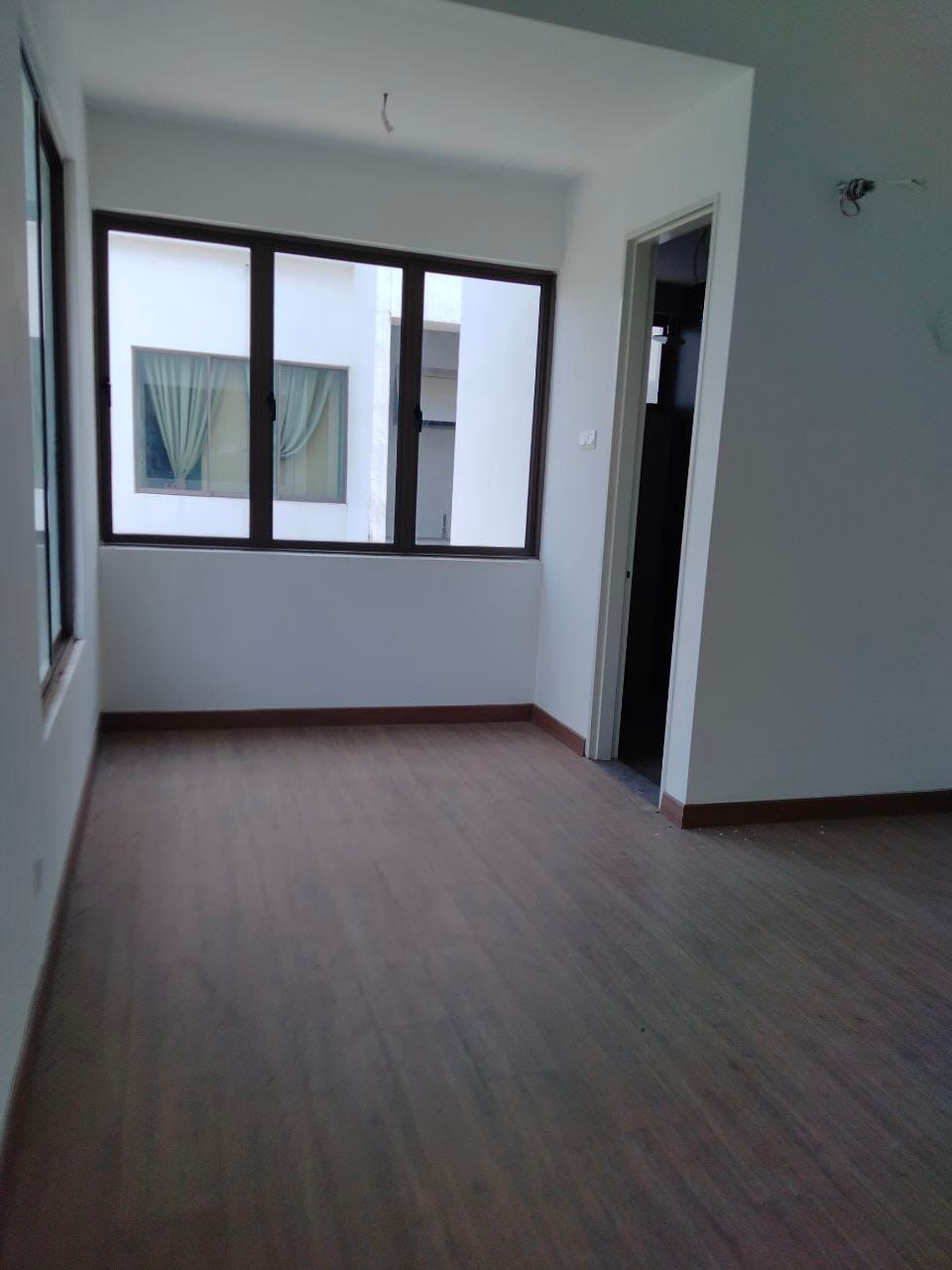 Corner Unit 3 Storey Terrace Lake Point Residence - photo 2