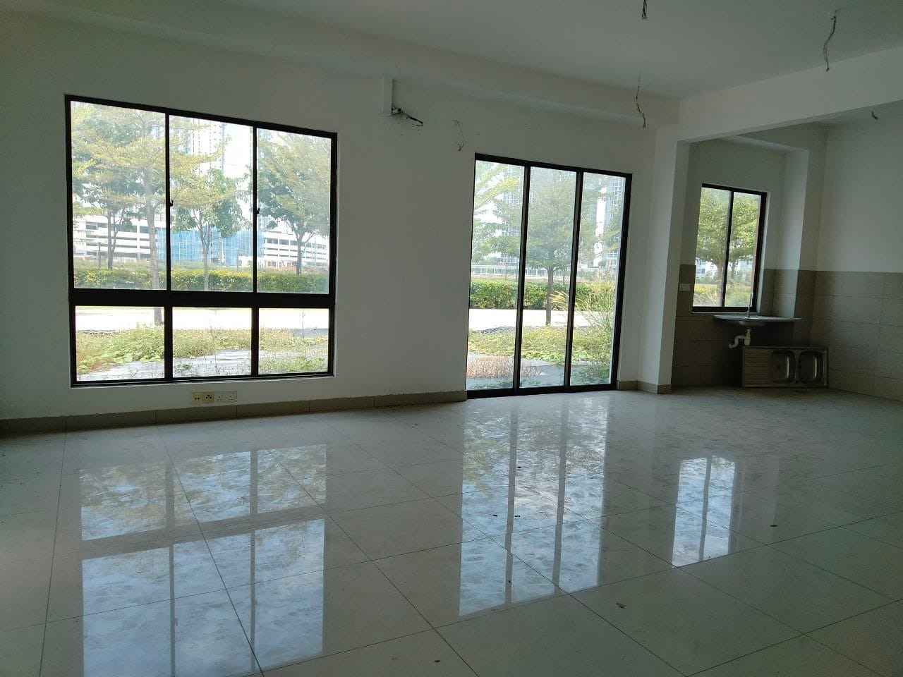 Corner Unit 3 Storey Terrace Lake Point Residence - photo 6