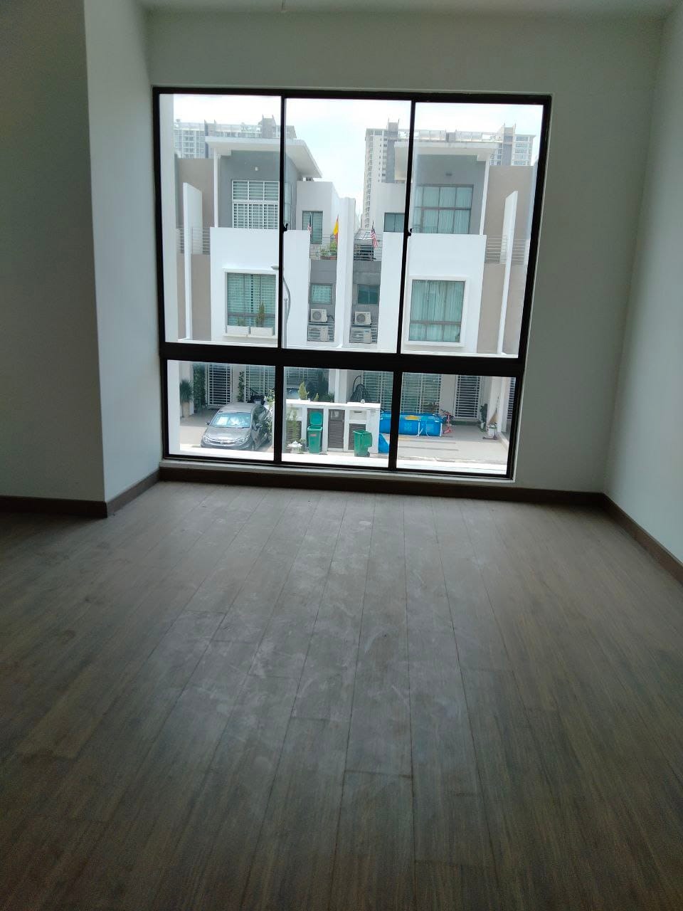 Corner Unit 3 Storey Terrace Lake Point Residence - photo 10