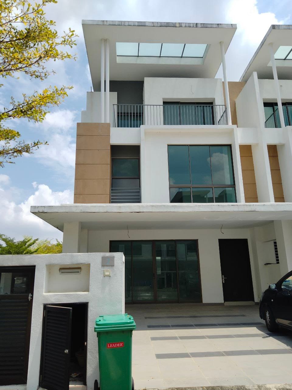 Corner Unit 3 Storey Terrace Lake Point Residence - photo 12