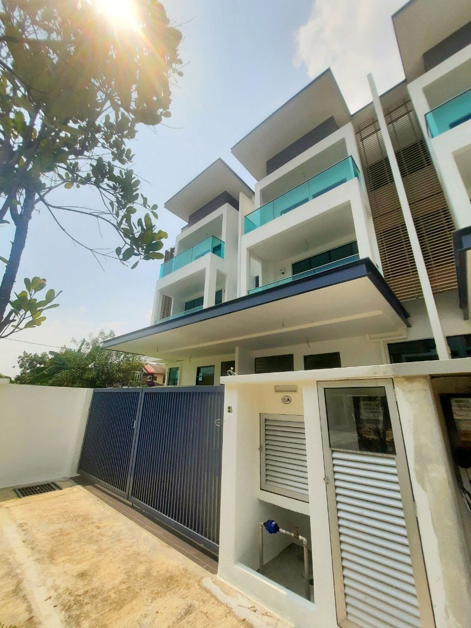 3 Sty Superlink Villa Grande 2 Reflection Pchg - photo 3