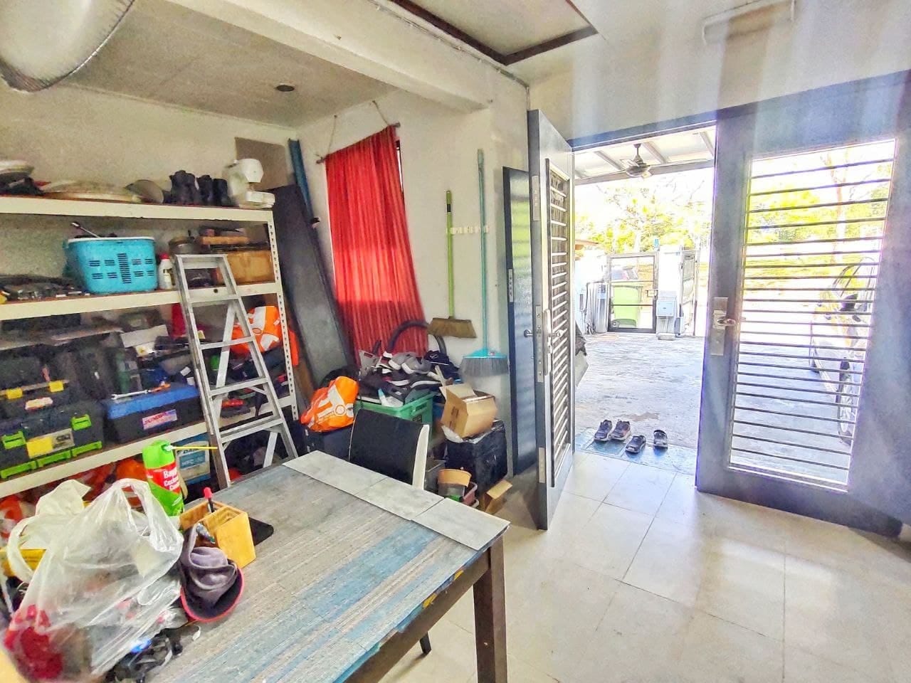 Facing Open 2 Sty Terrace Sec 6 Bdr Bkt Mahkota - photo 3