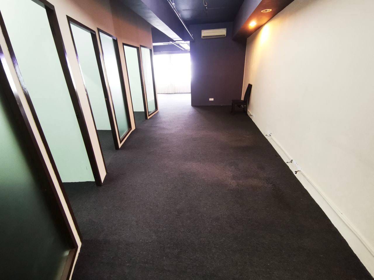 Renovated Office Lot in Kelana Jaya Square - photo 2