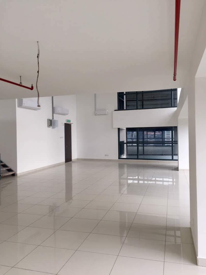 2 Units of Commercial Duplex SOHO 3 Towers - photo 2