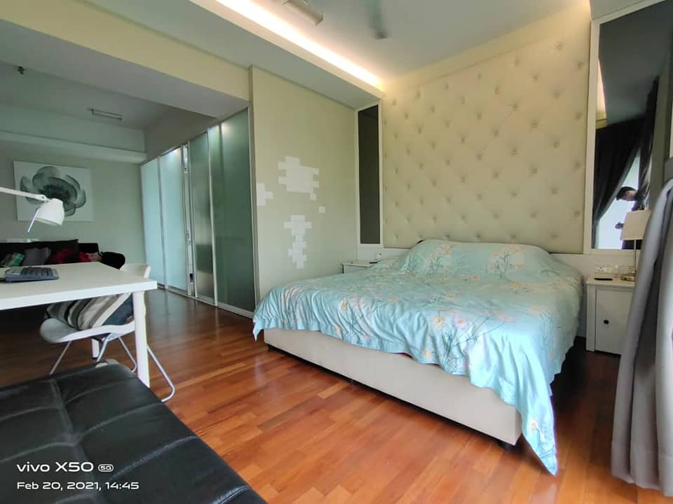 Below Bank Value Scott Garden SoHo Duplex - photo 3