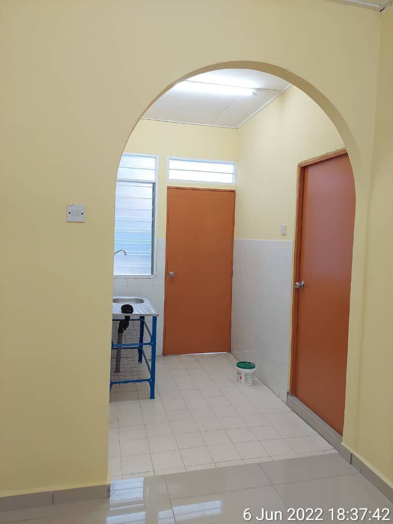 Refurbished 1 Sty Terrace Jln Bakawali, Bt Sentosa - photo 3