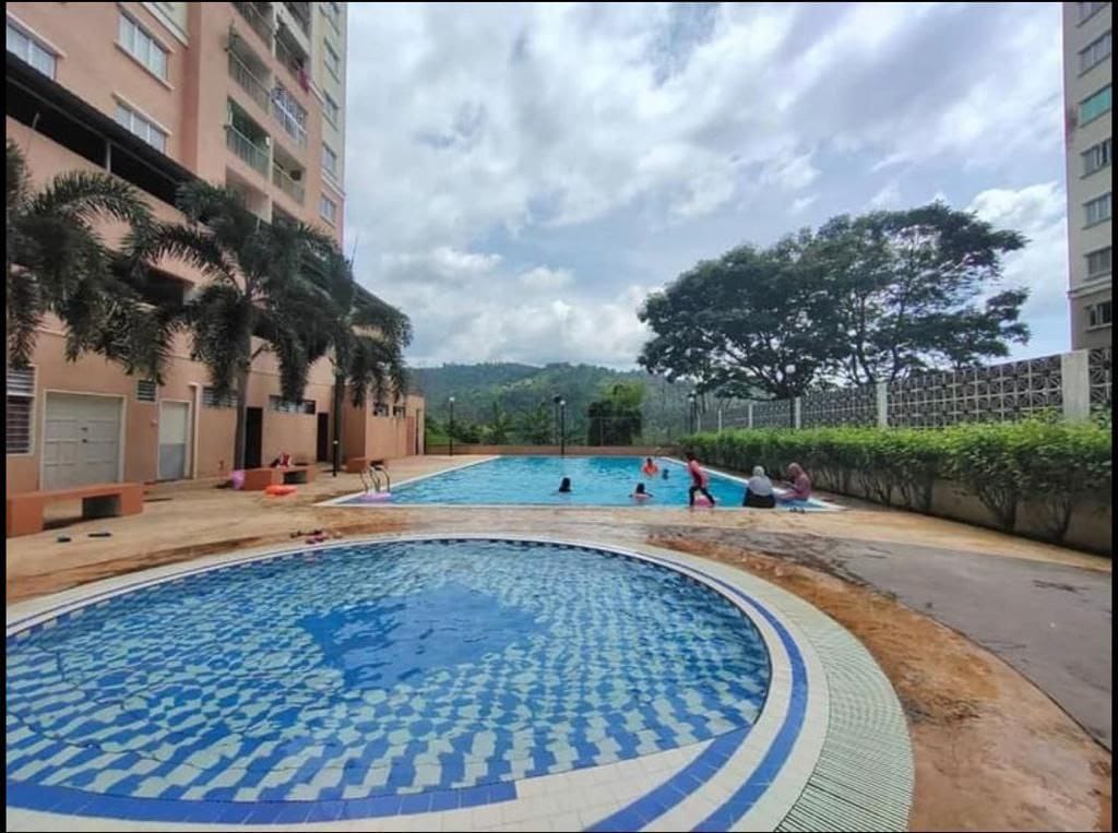 Mid Floor Lakeview Apartment Batu Caves, Selayang - photo 2