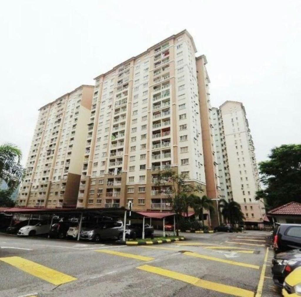 Mid Floor Lakeview Apartment Batu Caves, Selayang - photo 3