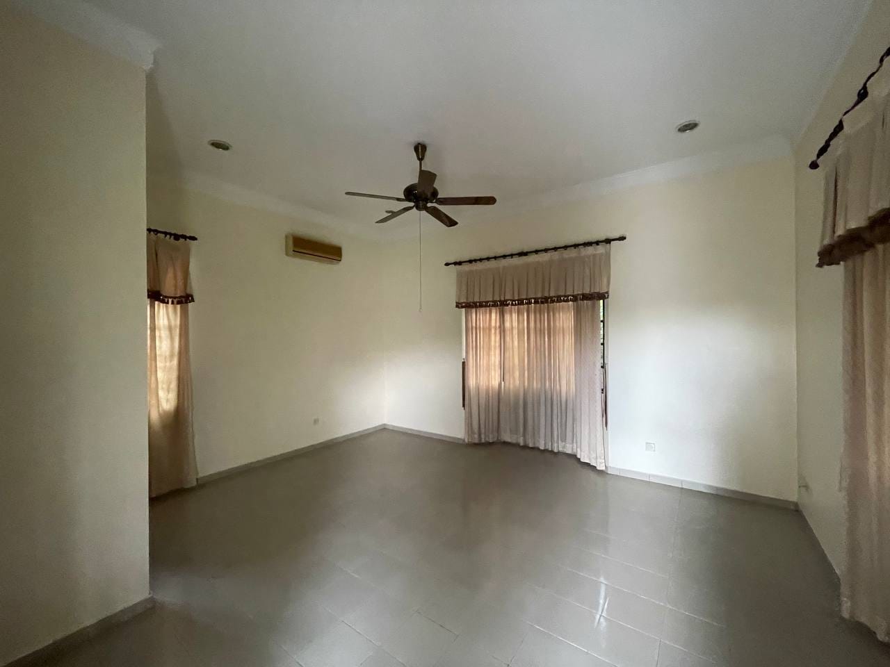Spacious Land Single Sty Seksyen 3 Bdr Baru Bangi - photo 4