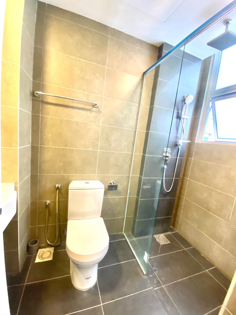 End Unit Sell Below Market Value  Zetapark Condo - photo 3