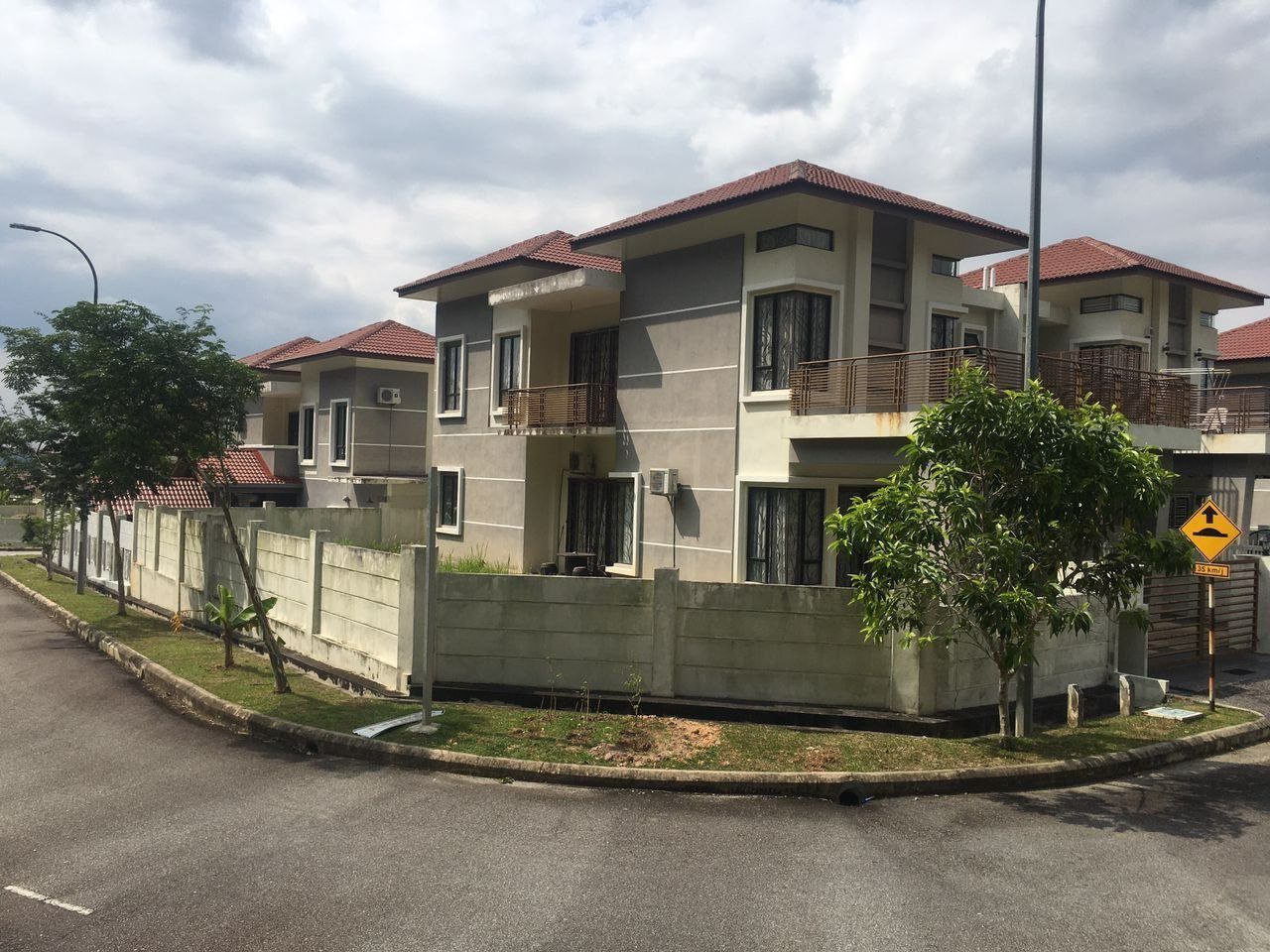 Corner Unit 2 Storey Semi D Taman Nusa Intan - photo 3