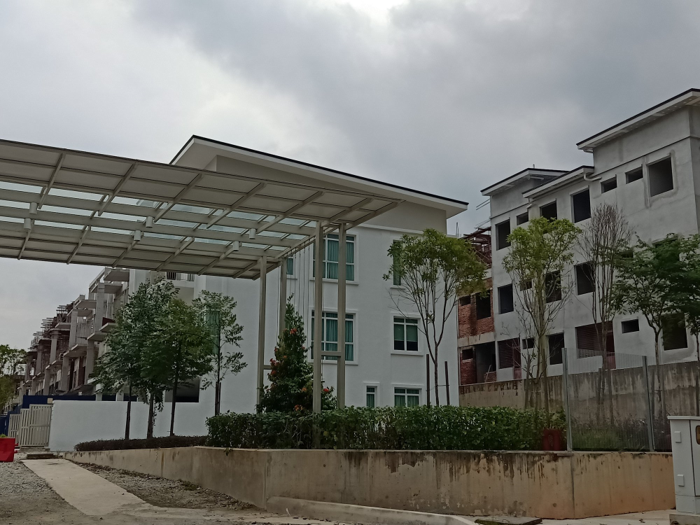 New Low Density 3 Sty SemiD Taman Puncak Indah - photo 3
