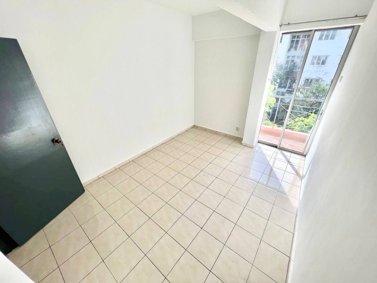 Level 3 Walk Up Apartment Mawar Tmn Sutera Kajang - photo 3