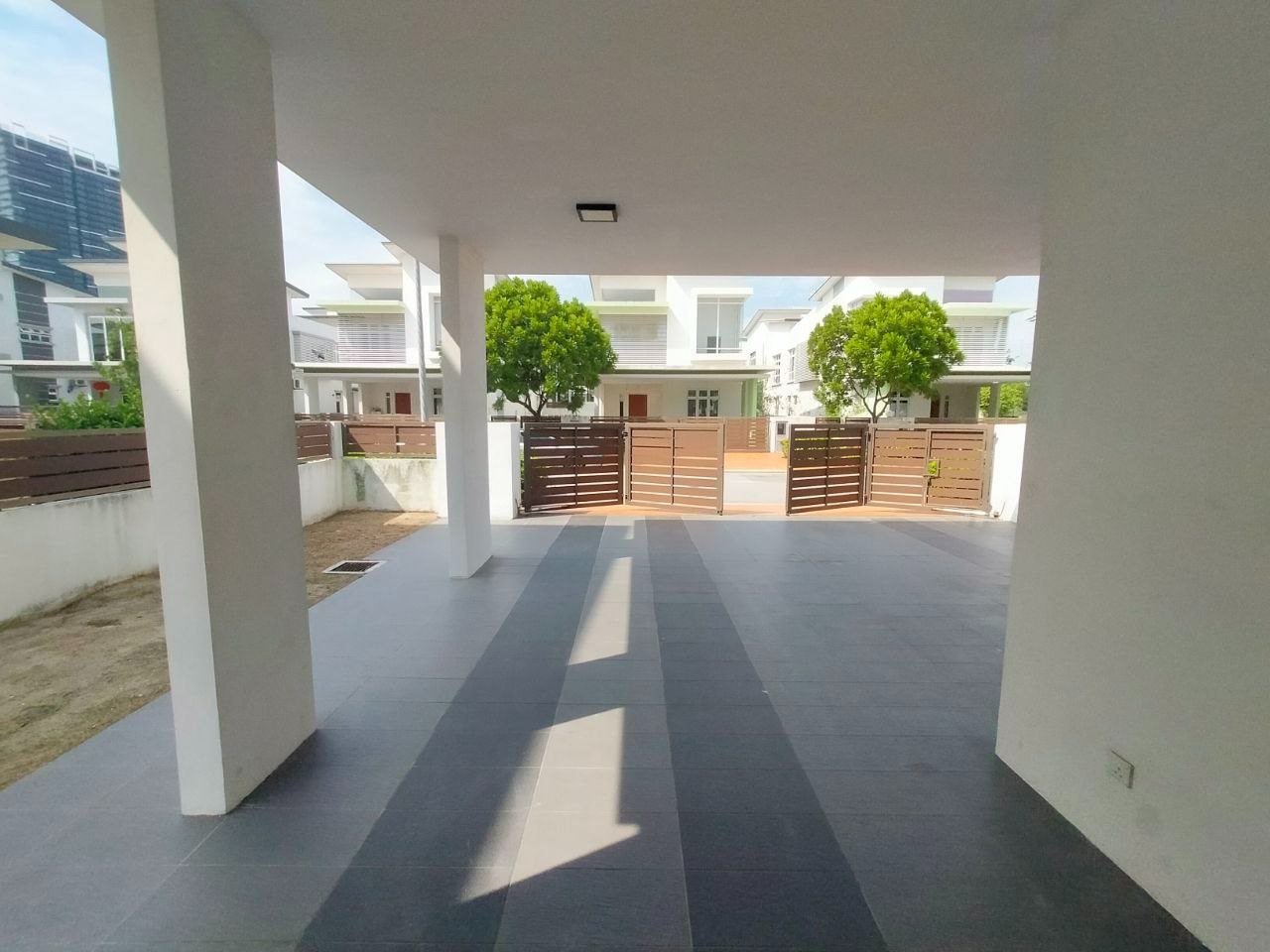 High Ceiling 14ft 2 Storey Bungalow Casa Idaman - photo 11