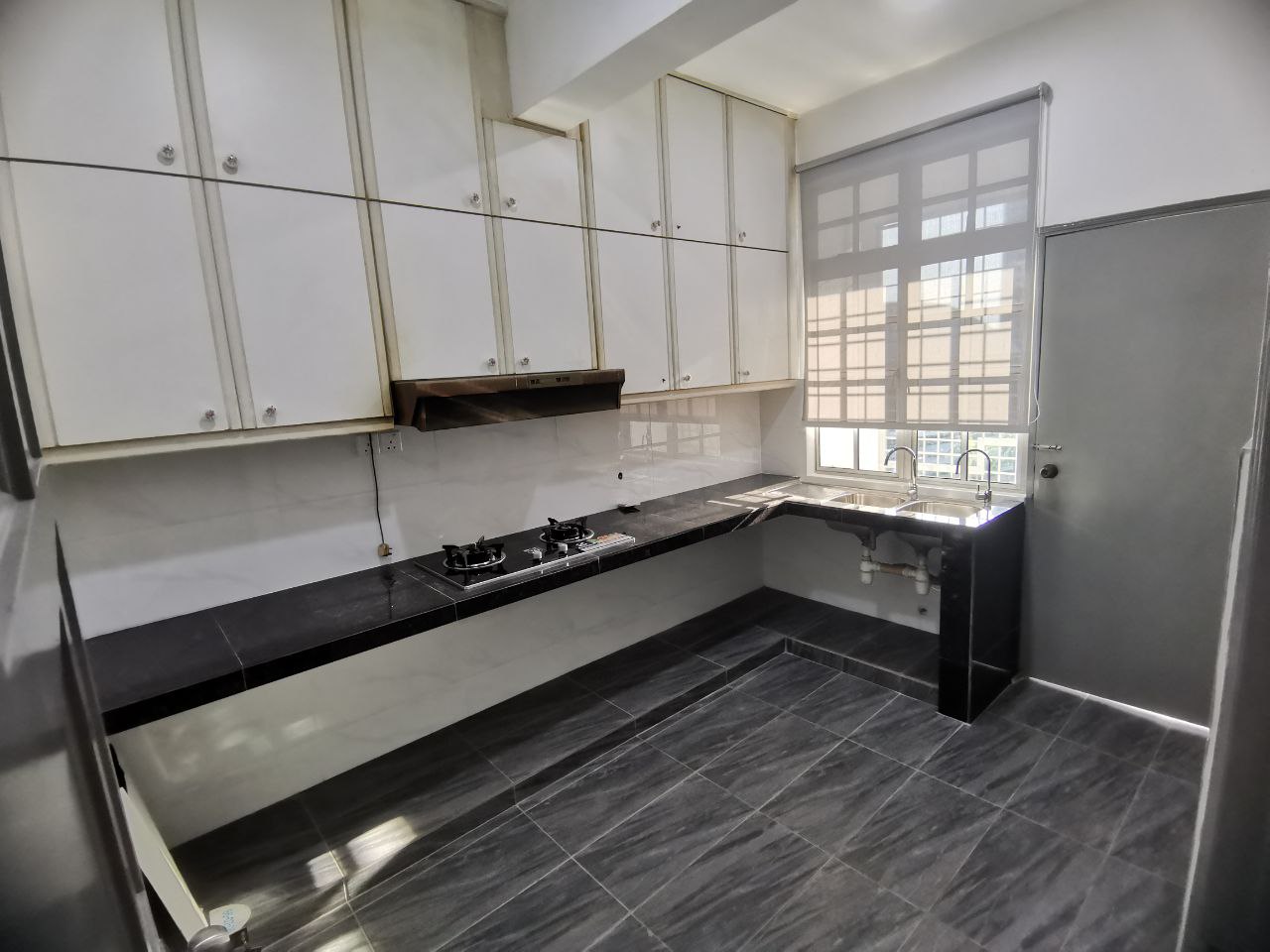 Newly Refurbished Spacious Unit Fajaria Condo - photo 11