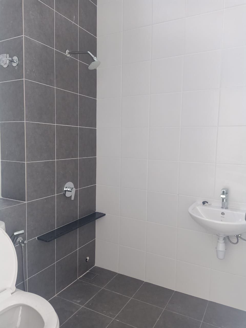 Corner Unit 2 Storey Terrace Setia Utama 3 - photo 3