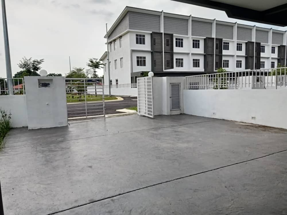 Brand New 3 Storey Terrace Kg Permata, Kundang - photo 2
