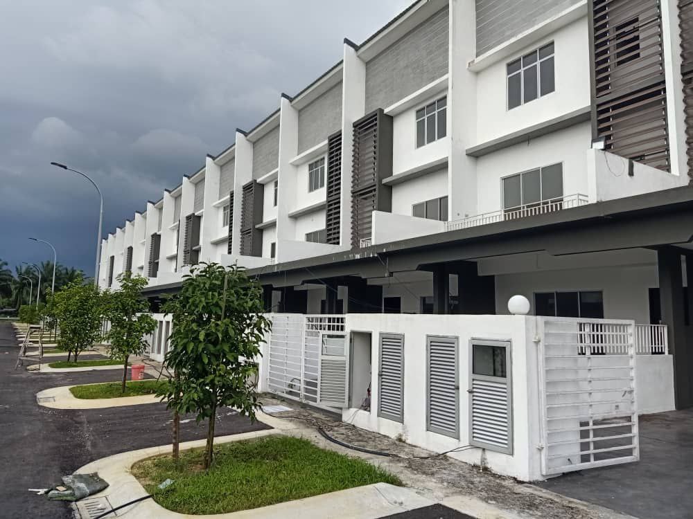 Brand New 3 Storey Terrace Kg Permata, Kundang - photo 3