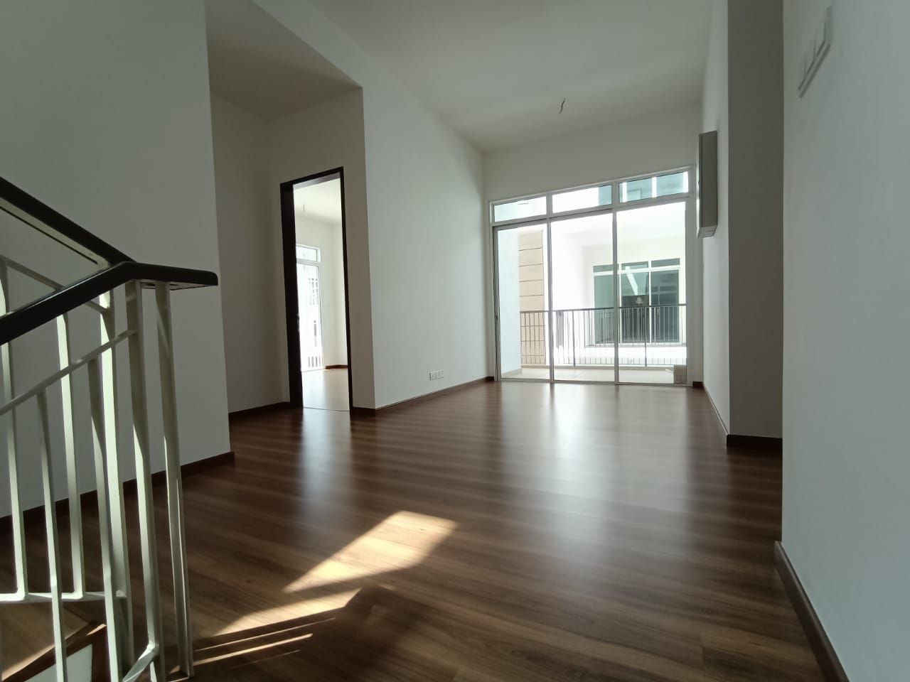 Brand New 3 Storey Semi D Tmn Puncak Indah Ampang - photo 4
