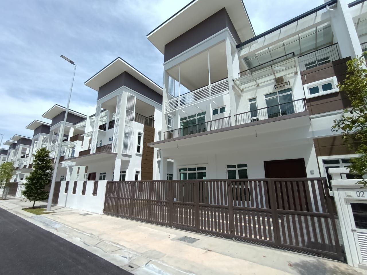 Brand New 3 Storey Semi D Tmn Puncak Indah Ampang - photo 10