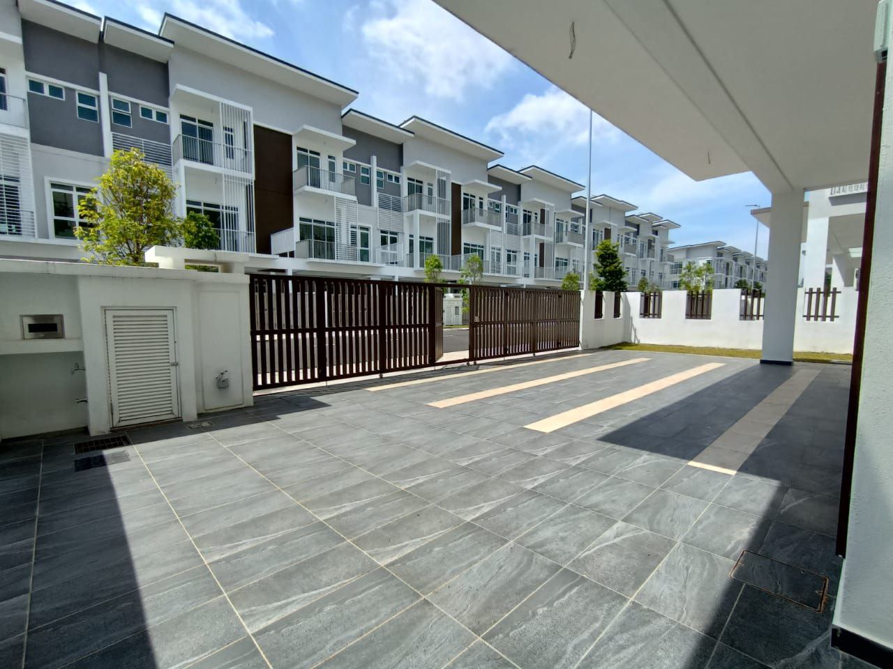 Brand New 3 Storey Semi D Tmn Puncak Indah Ampang - photo 12
