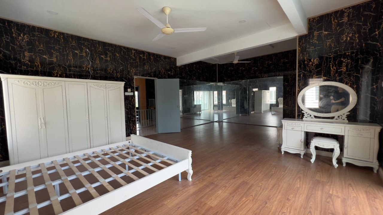 Renovated Extended SemiD at Tmn Baiduri 2, Dengkil - photo 2