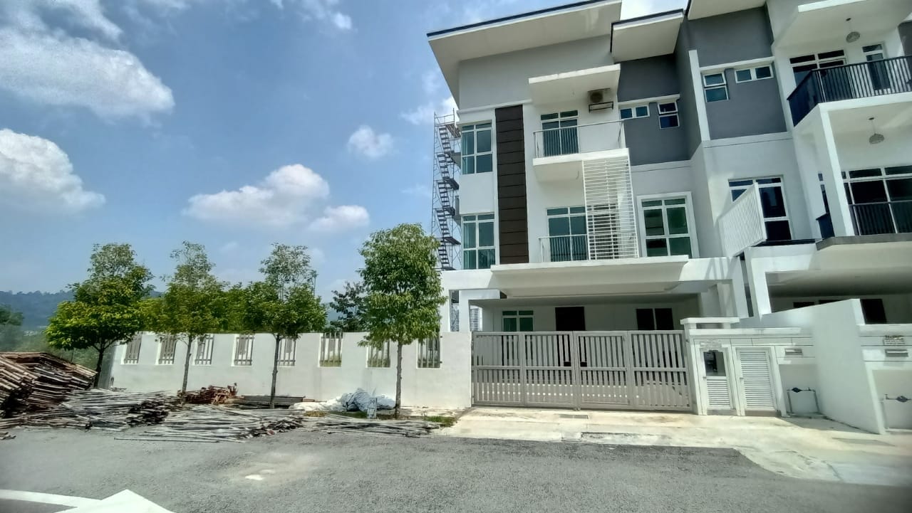 Corner Unit 3 Storey ...